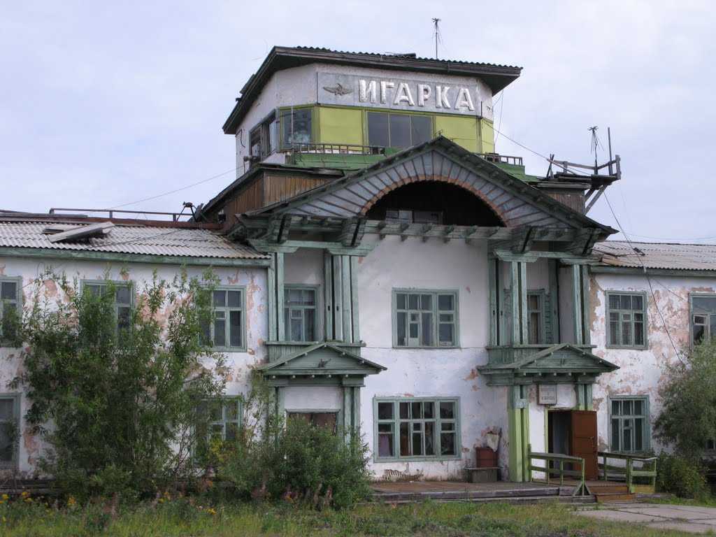 «на развалинах лучшей жизни»: фоторепортаж из игарки — забытого города за полярным кругом