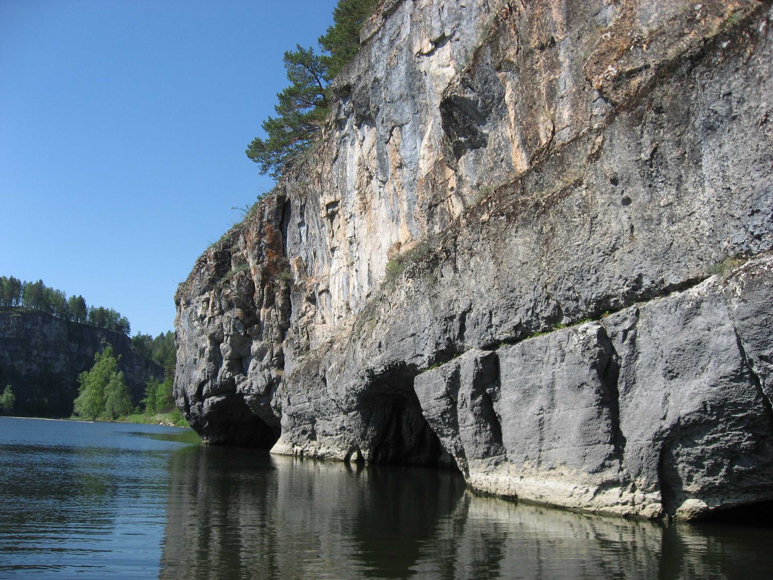 Куда впадает река юрюзань. Река Юрюзань сплав. Сплав по реке Юрюзань. Идрисовская пещера Башкирия сплав. Река Юрюзань в Башкирии.