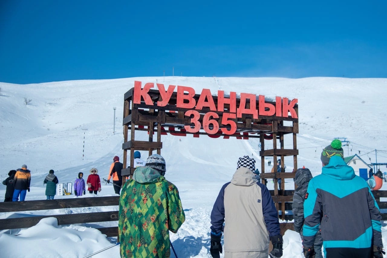 Оренбург кувандык. Долина 365 Кувандык. Кувандык 365 горнолыжный. Горнолыжный комплекс Кувандык. Курорт Кувандык 365 подъемники.