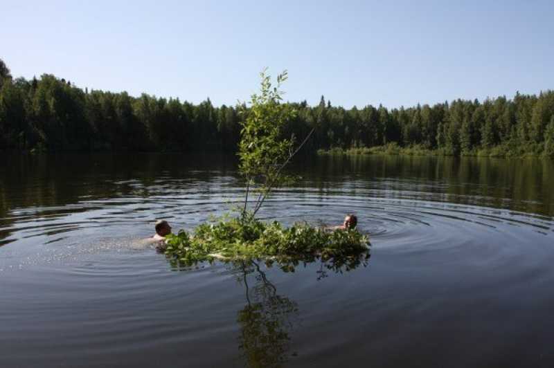 До своего озера я добираюсь. Озеро шайтан Кировской области. Озеро шайтан Уржумский район. Озеро шайтан Уржумский район Кировская область. Озеро шайтан плавающие острова.
