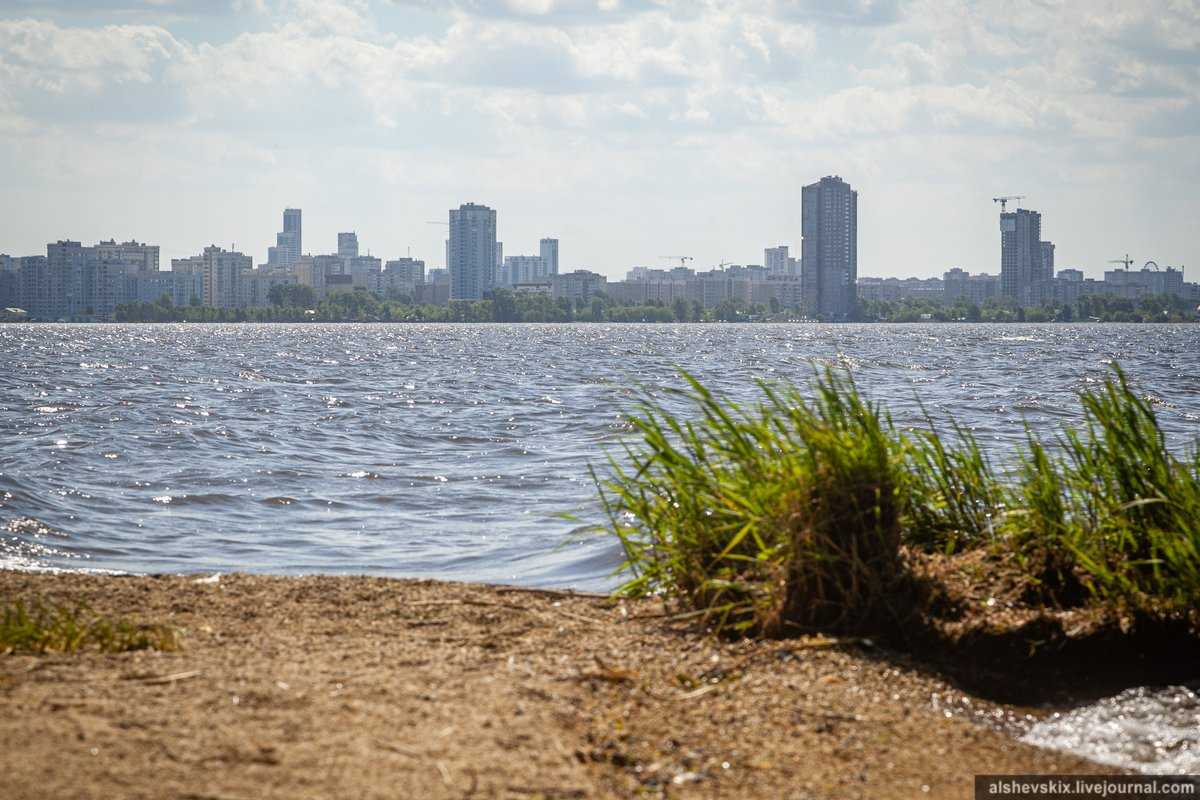 Екатеринбург условия жизни. Верх Исетский пруд. Верх-Исетский район пруд Екатеринбург. ОСУШИЛИ верх Исетский пруд. Верх-Исетский пруд Екатеринбурга зимой.