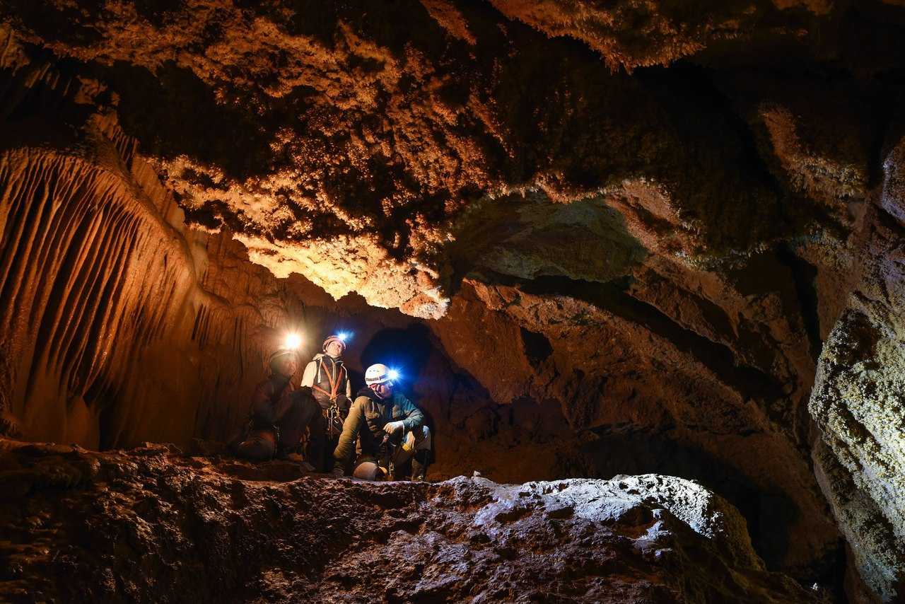 Киндерлинская пещера или пещера Победы, 30-летия Победы – одна из самых известных и протяженных пещер на Урале