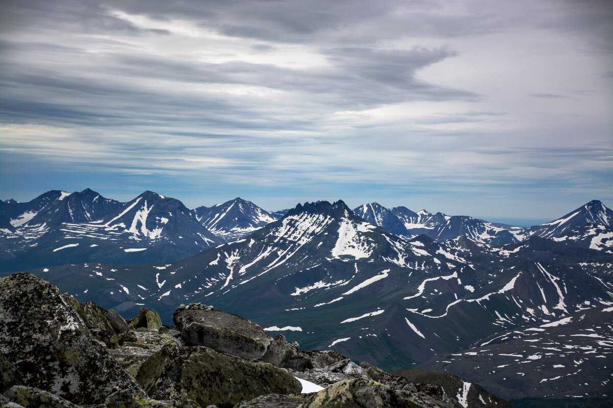 Mountain territory. Приполярный Урал гора народная. Приполярный Урал гора народная 1895 м. Уральские горы Манарага. Гора Манарага Республика Коми.